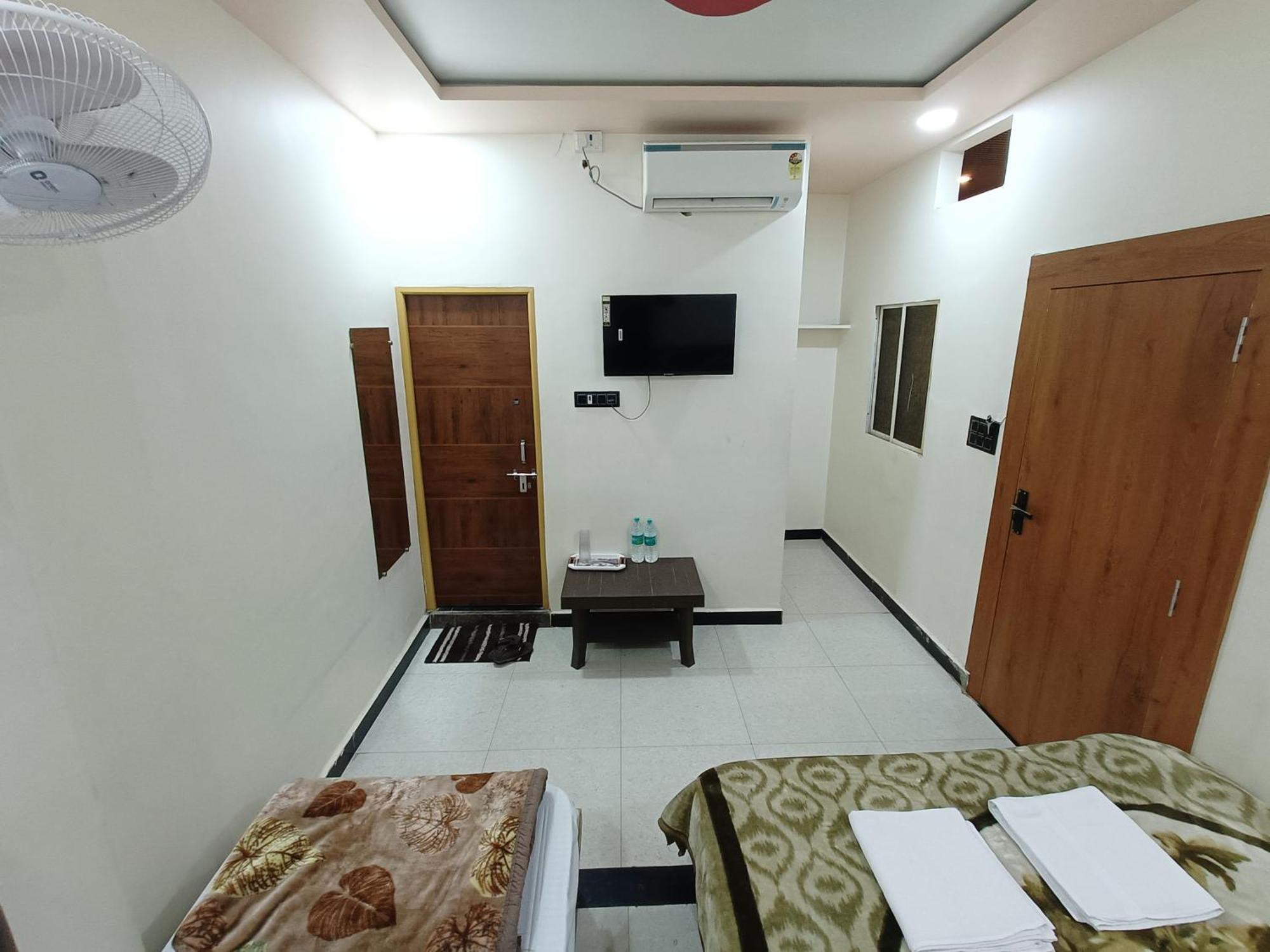 Hotel Shreem 우자인 외부 사진