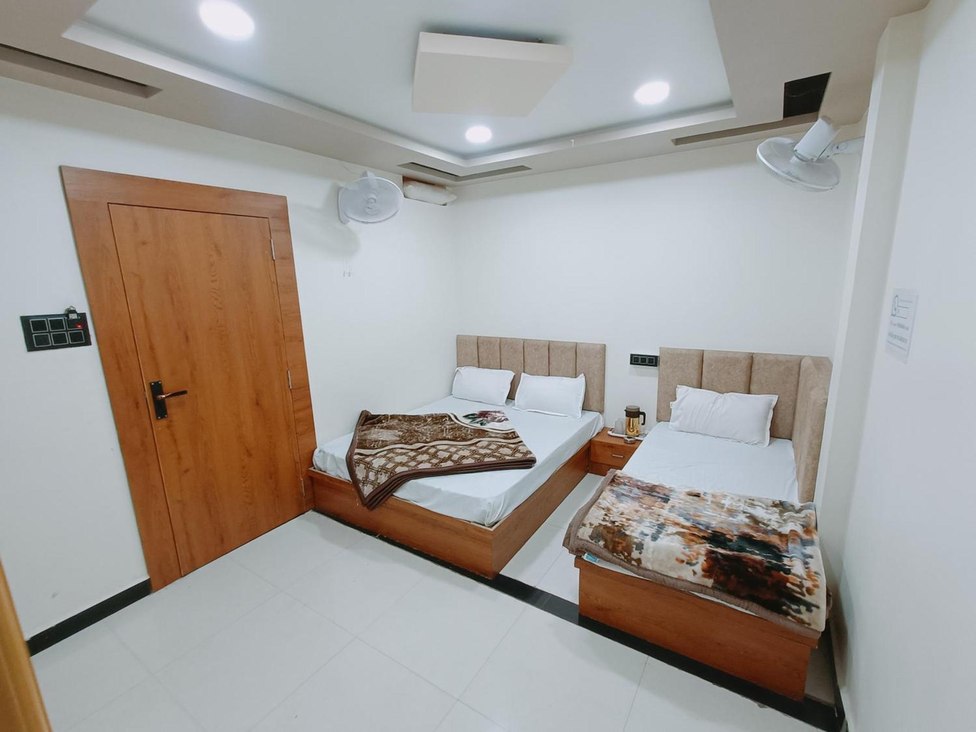 Hotel Shreem 우자인 외부 사진