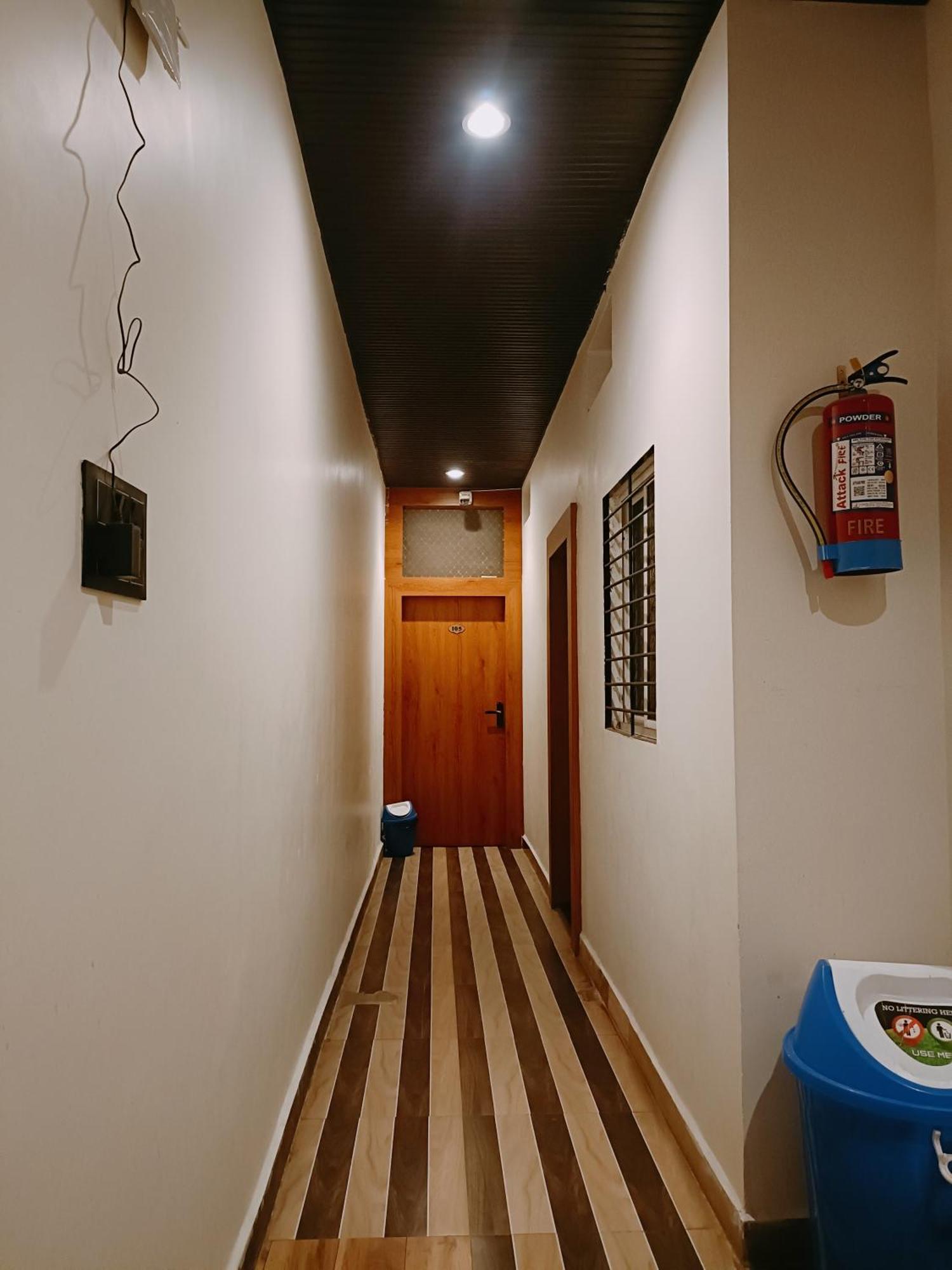 Hotel Shreem 우자인 외부 사진