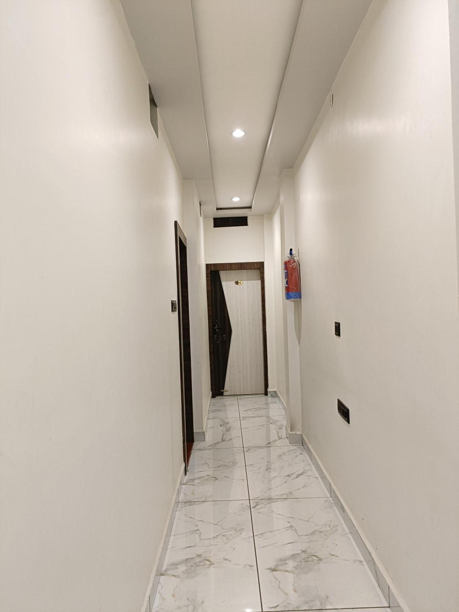 Hotel Shreem 우자인 외부 사진