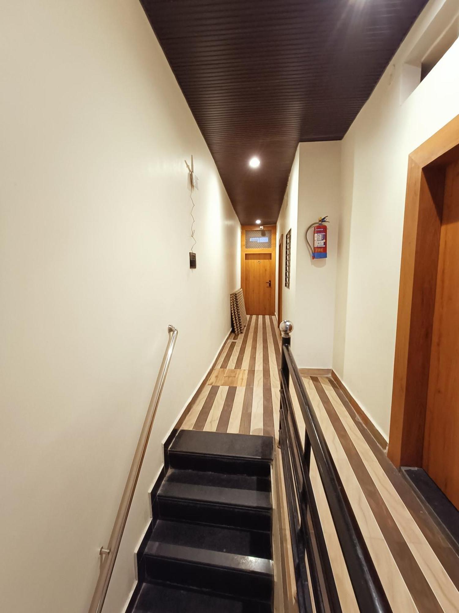 Hotel Shreem 우자인 외부 사진