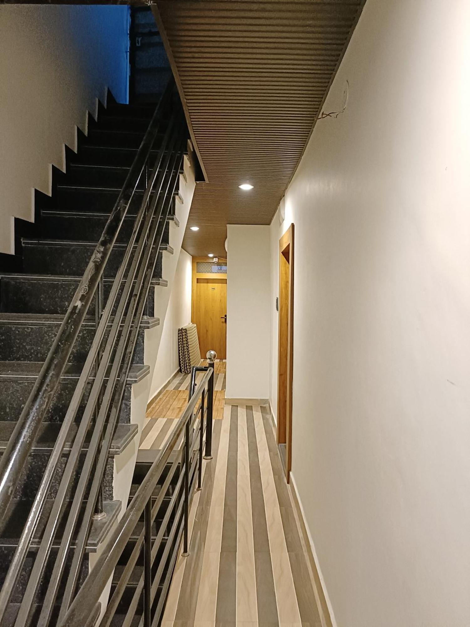 Hotel Shreem 우자인 외부 사진