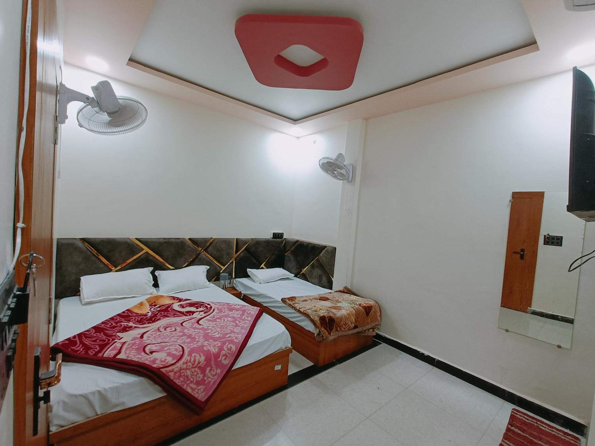 Hotel Shreem 우자인 외부 사진