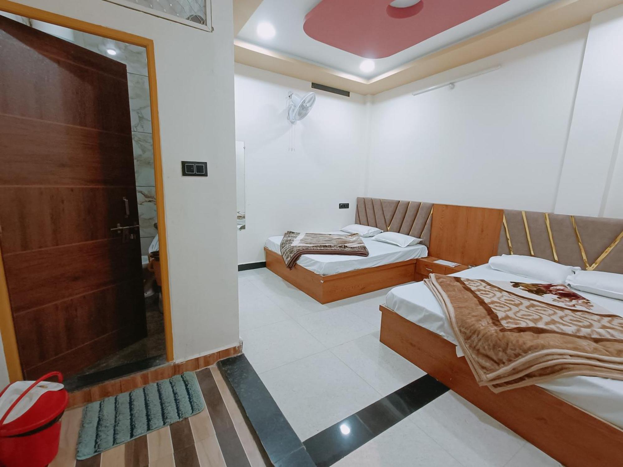Hotel Shreem 우자인 외부 사진