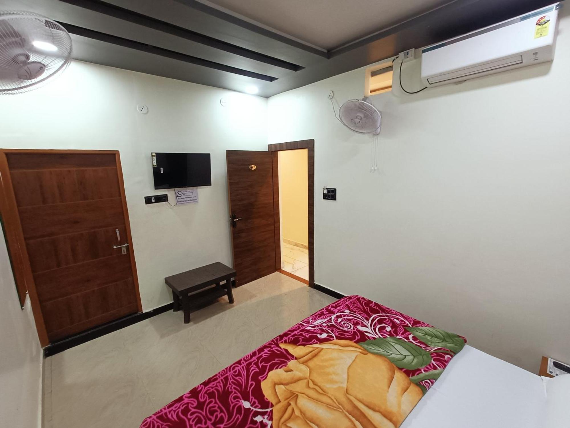 Hotel Shreem 우자인 외부 사진