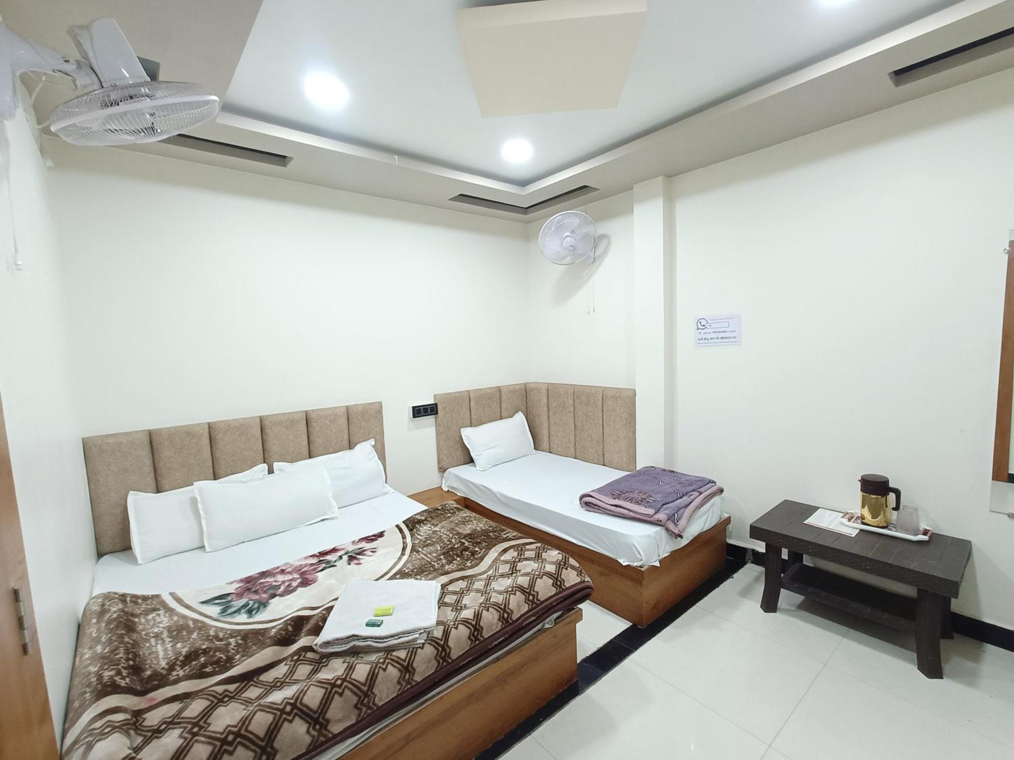 Hotel Shreem 우자인 객실 사진