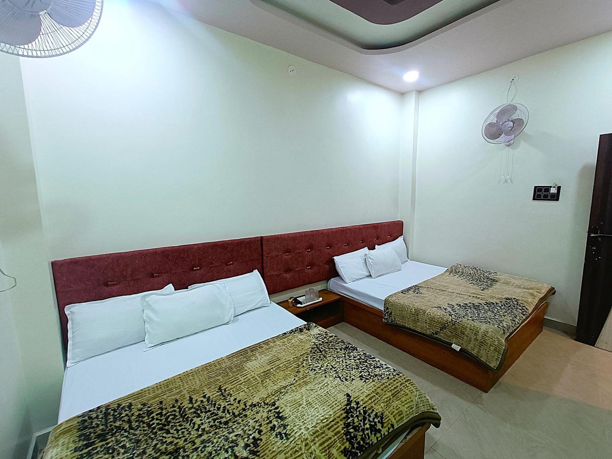 Hotel Shreem 우자인 외부 사진