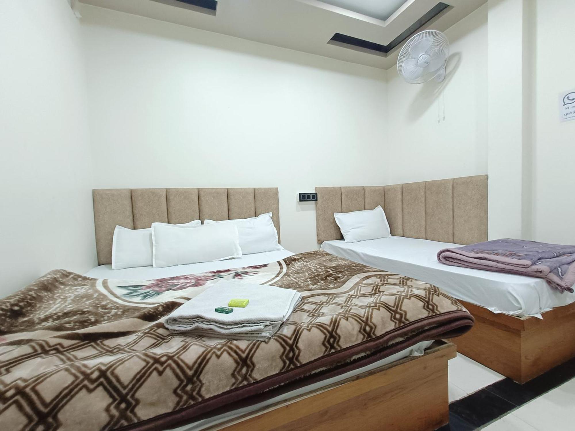 Hotel Shreem 우자인 객실 사진