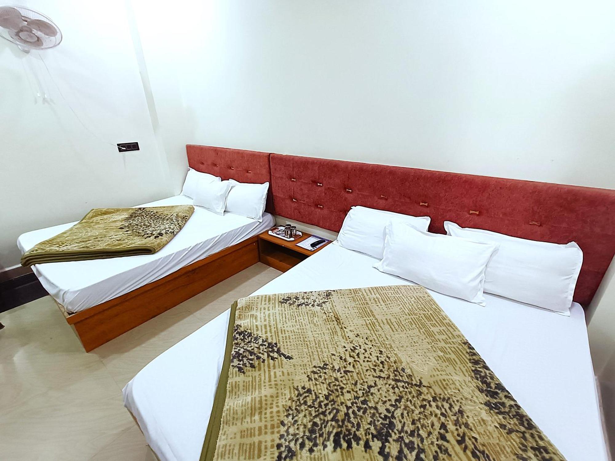 Hotel Shreem 우자인 외부 사진