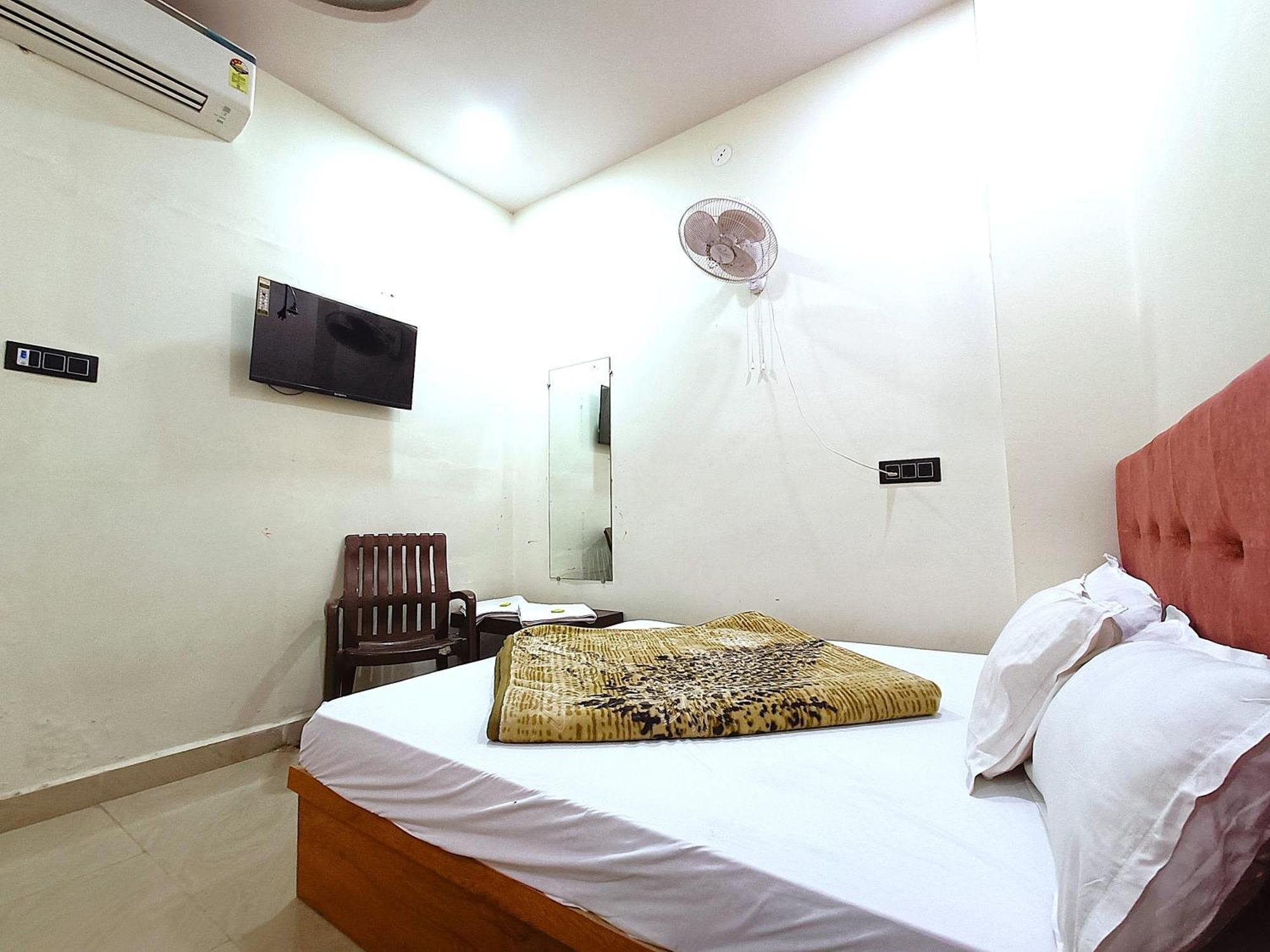 Hotel Shreem 우자인 외부 사진