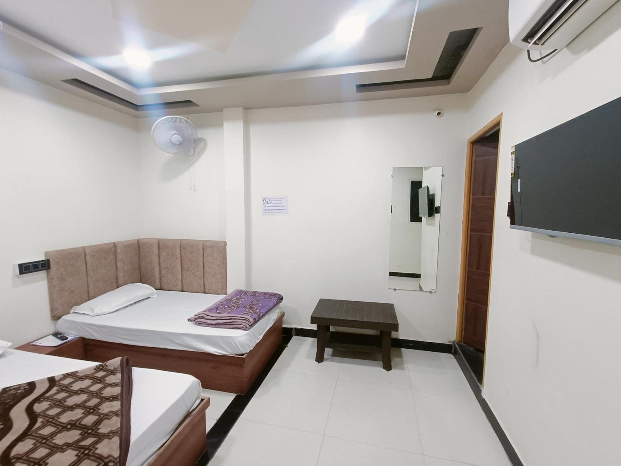 Hotel Shreem 우자인 외부 사진