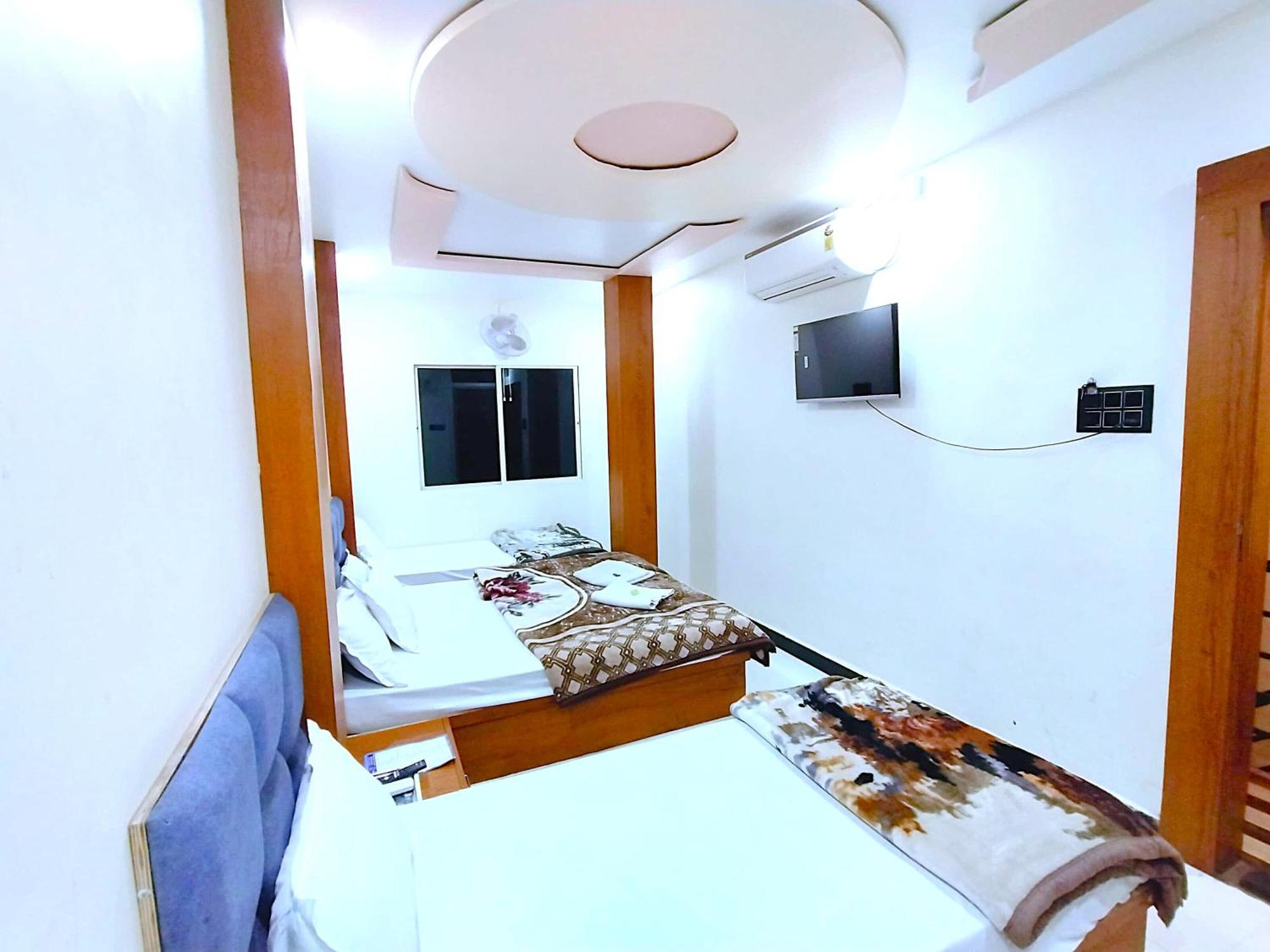 Hotel Shreem 우자인 외부 사진