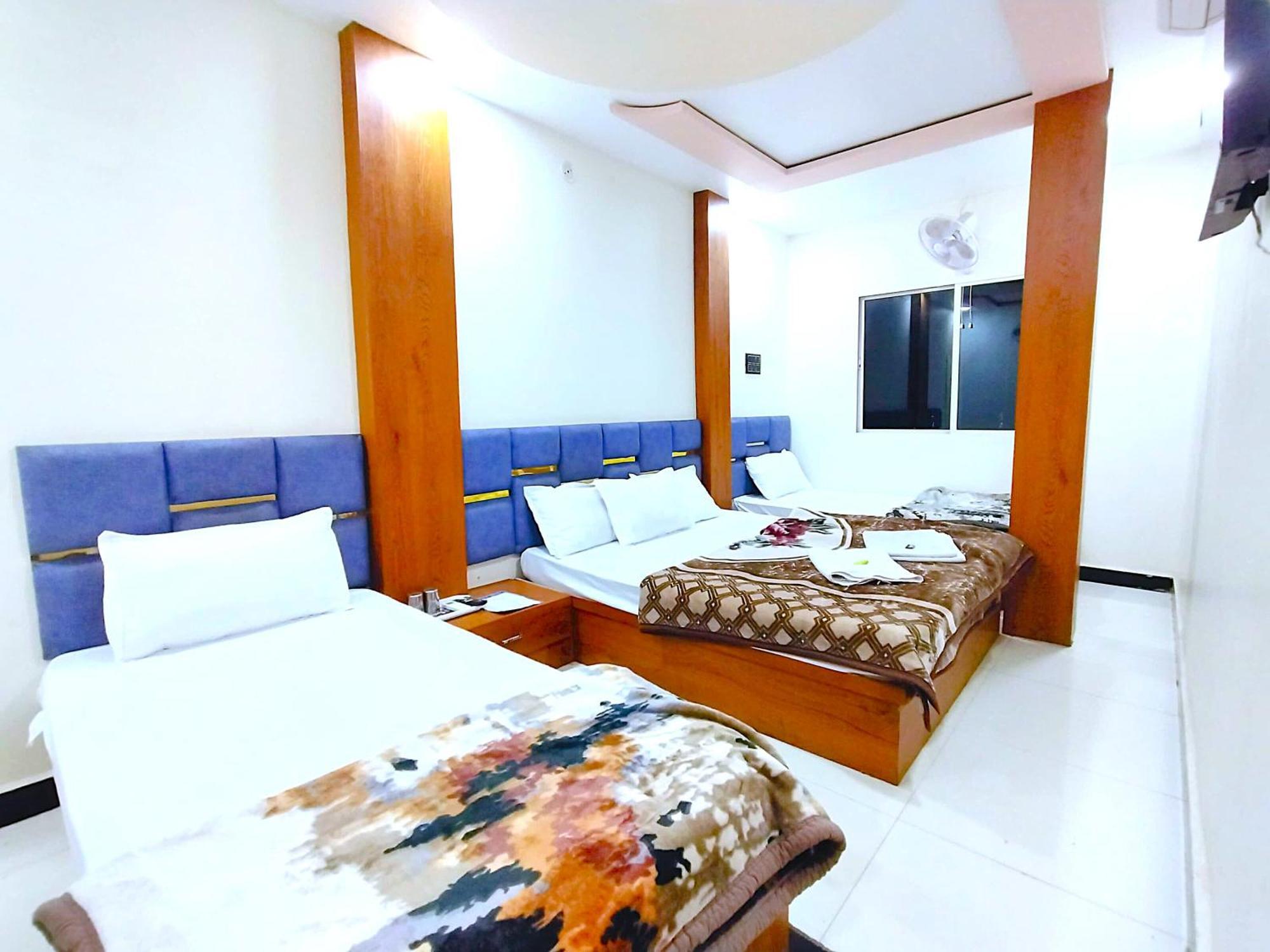 Hotel Shreem 우자인 외부 사진