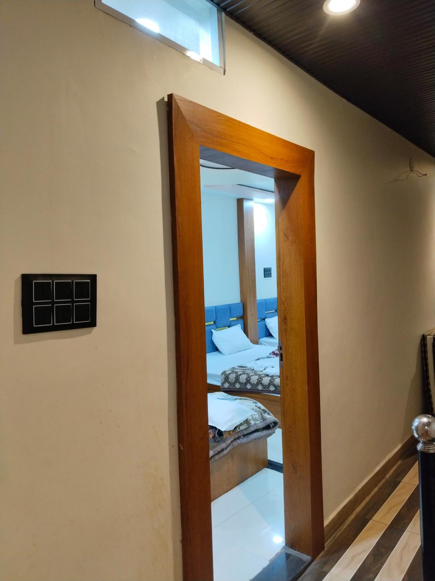 Hotel Shreem 우자인 외부 사진
