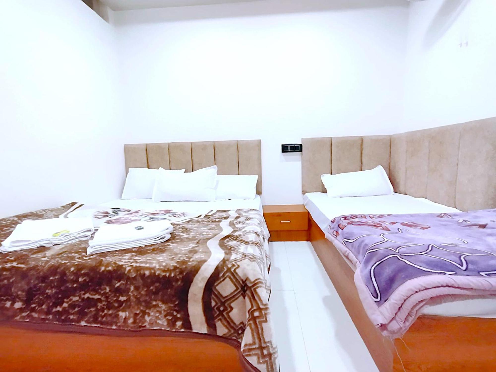 Hotel Shreem 우자인 외부 사진